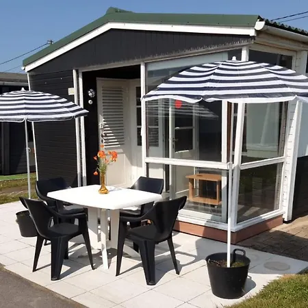 Betaalbaar Chalet voor 4 pers. op 350 meter van het strand! * Middelkerke